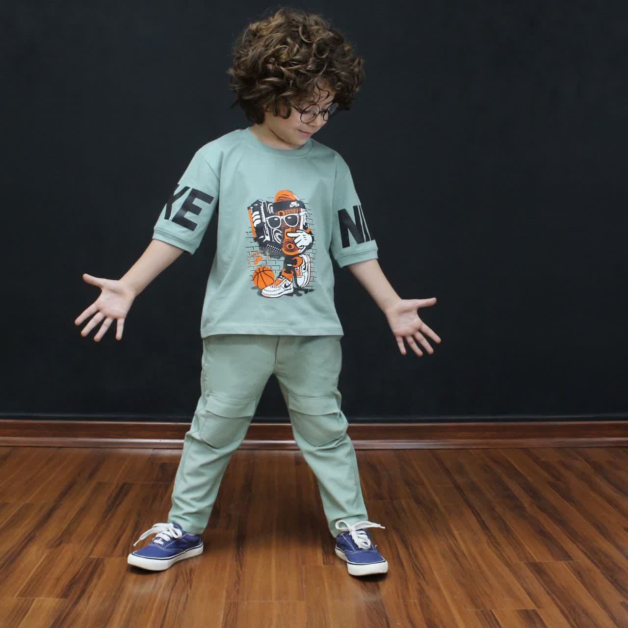 ست تیشرت و شلوار مام استایل پسرانه طرح پسر خلاق